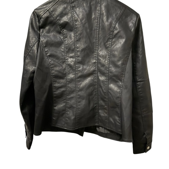 Baccini Women's Sleek Black Leather Jacket - Picture 2 of 4